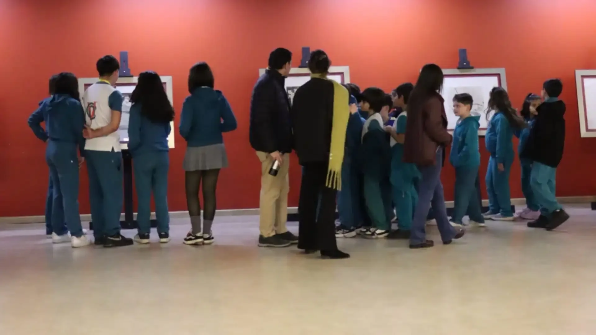 Colegio Pedro de Valdivia Peñalolén inaugurates an exhibition by renowned artist Antoni Tàpies.